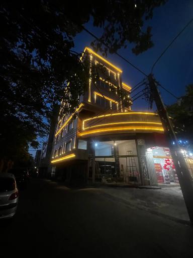 افق کوروش (میدان آنا)