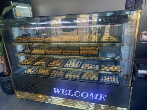 عکس نان و شیرینی شادن