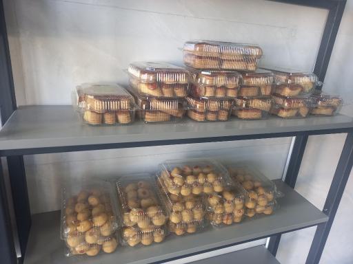 عکس نان و شیرینی شادن