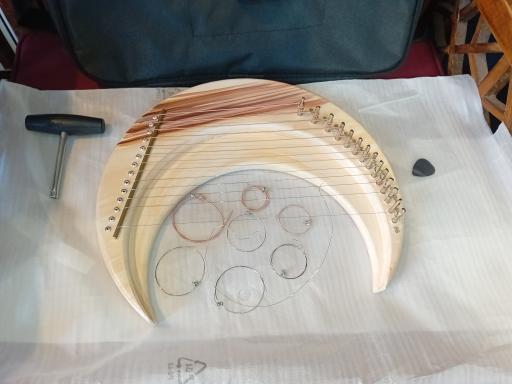 عکس کارگاه تعمیر و تولید ساز نامیرآ