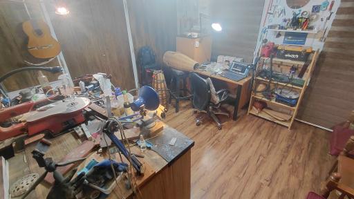 عکس کارگاه تعمیر و تولید ساز نامیرآ