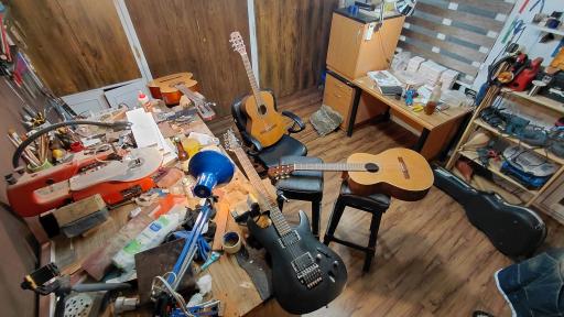 عکس کارگاه تعمیر و تولید ساز نامیرآ