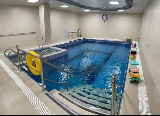 عکس فیزیوتراپی و آب درمانی تک