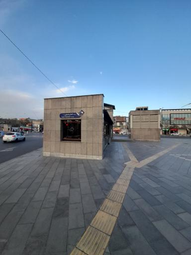 عکس ورودی مترو ایستگاه امام خمینی