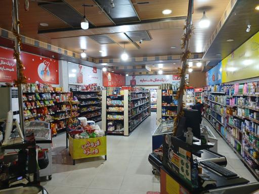 عکس افق کوروش شعبه محمودآباد میدان شهید کاظمی