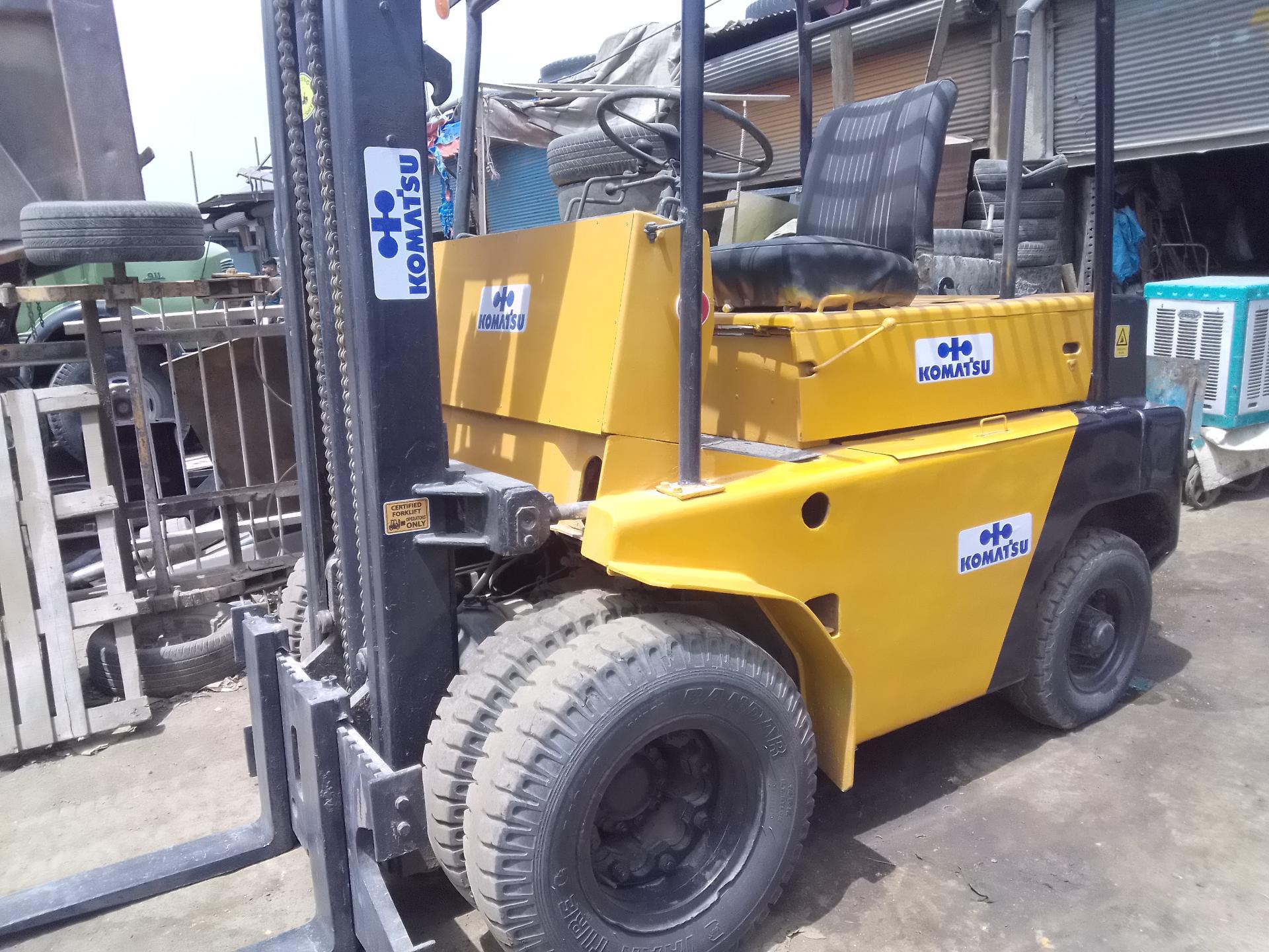 عکس خرید و فروش و تعمیرات لیفتراک و لودر پاتریس