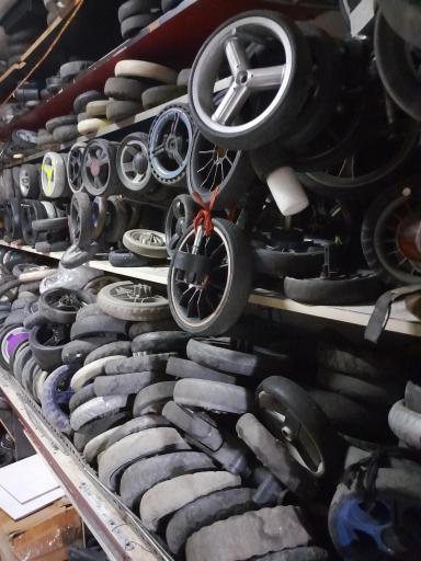 عکس تعمیرات لوازم کودک پایا