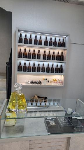 گالری عطر آران همتیان 