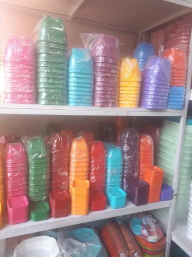 عکس فروشگاه گلدان پلاستیکی کلاسیک