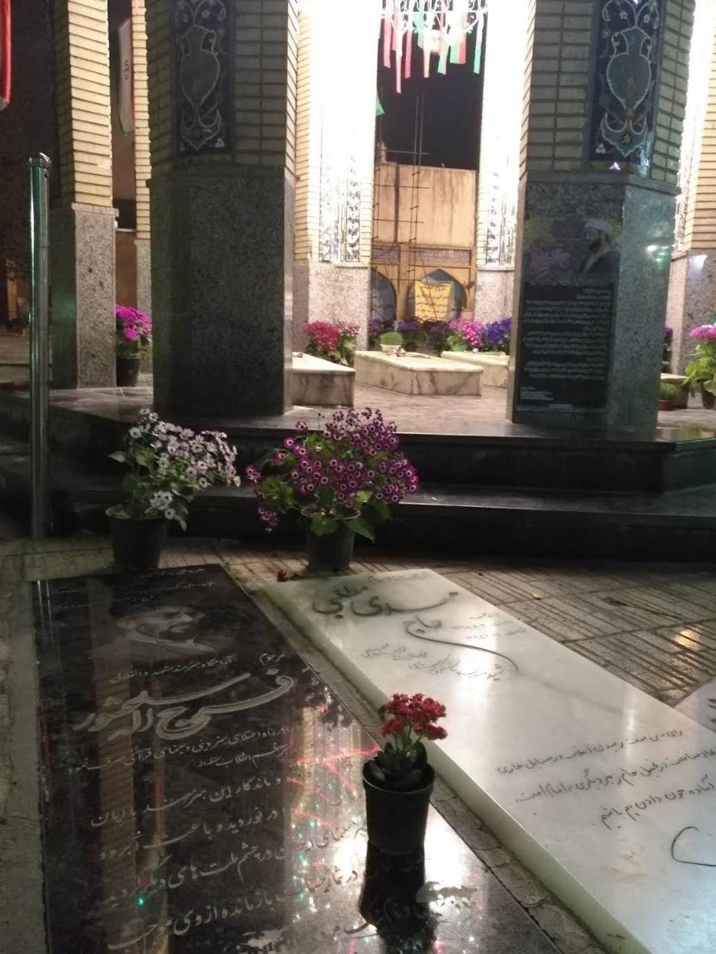 عکس مزار فرج الله سلحشور