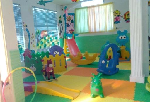 عکس مهدکودک و پیش دبستانی مداد رنگی