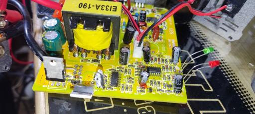 عکس الکترونیک و تعمیرات لامپ و پرژکتور مجید