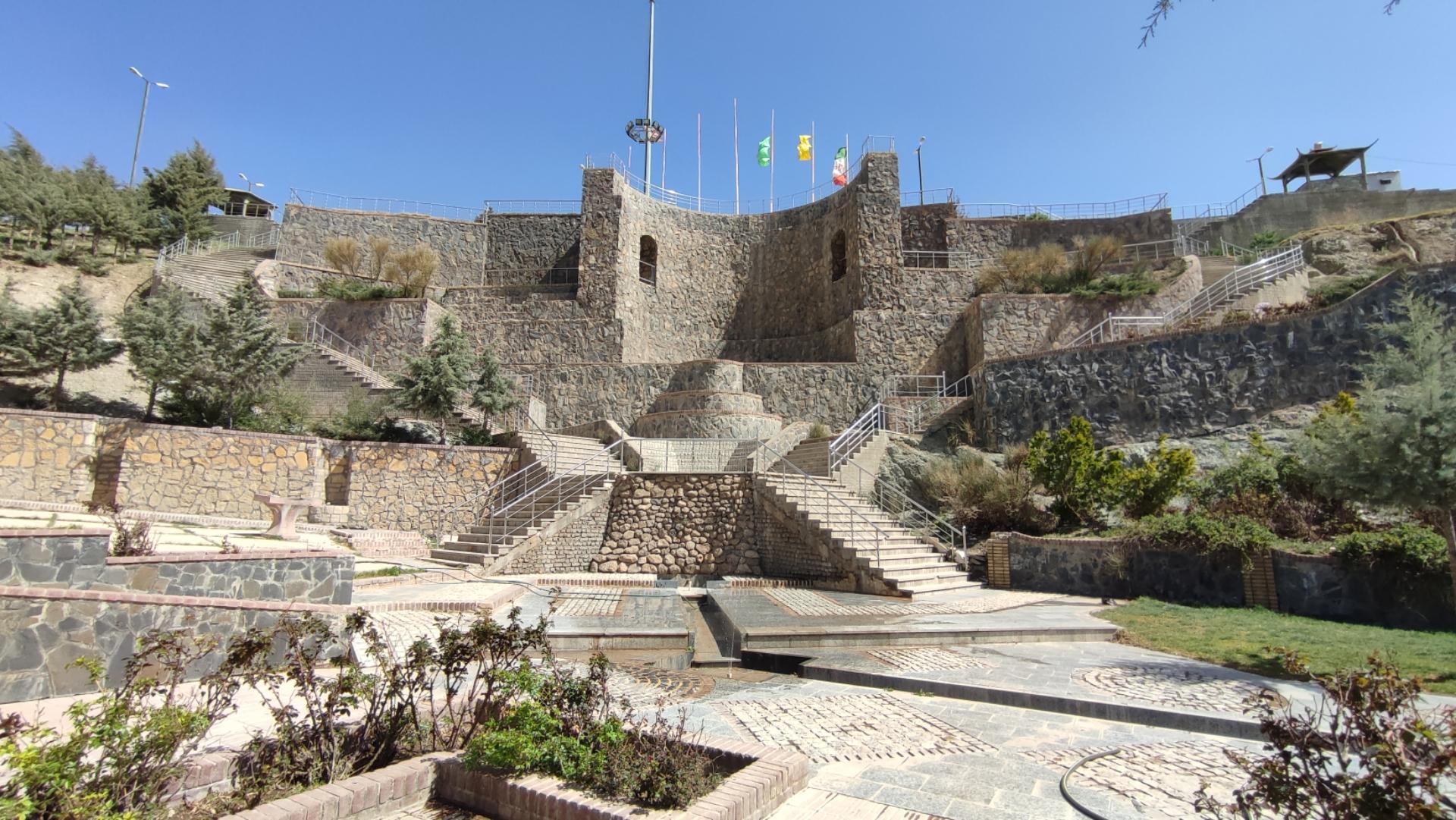 عکس پارک صخره ای باباطاهر