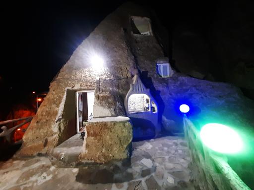 عکس هتل صخره ای ارسلان