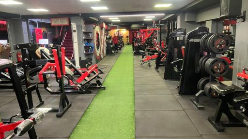 عکس باشگاه رد لاین ویژه آقایان در کرمان 