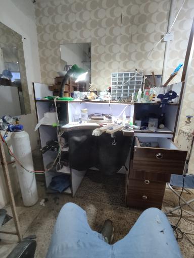 عکس نقره و سنگ  و تعمیرات ابراهیمی