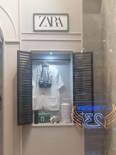 عکس فروشگاه پوشاک زارا