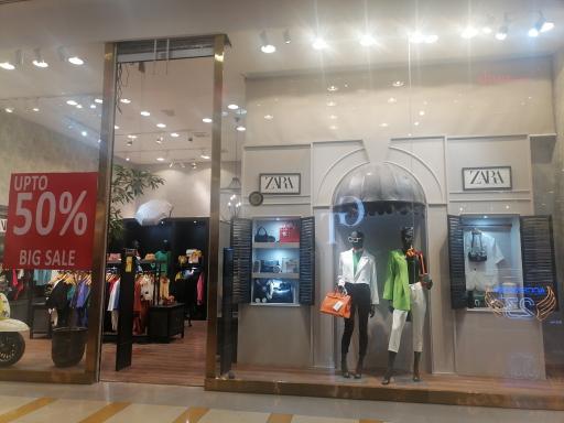 عکس فروشگاه پوشاک زارا