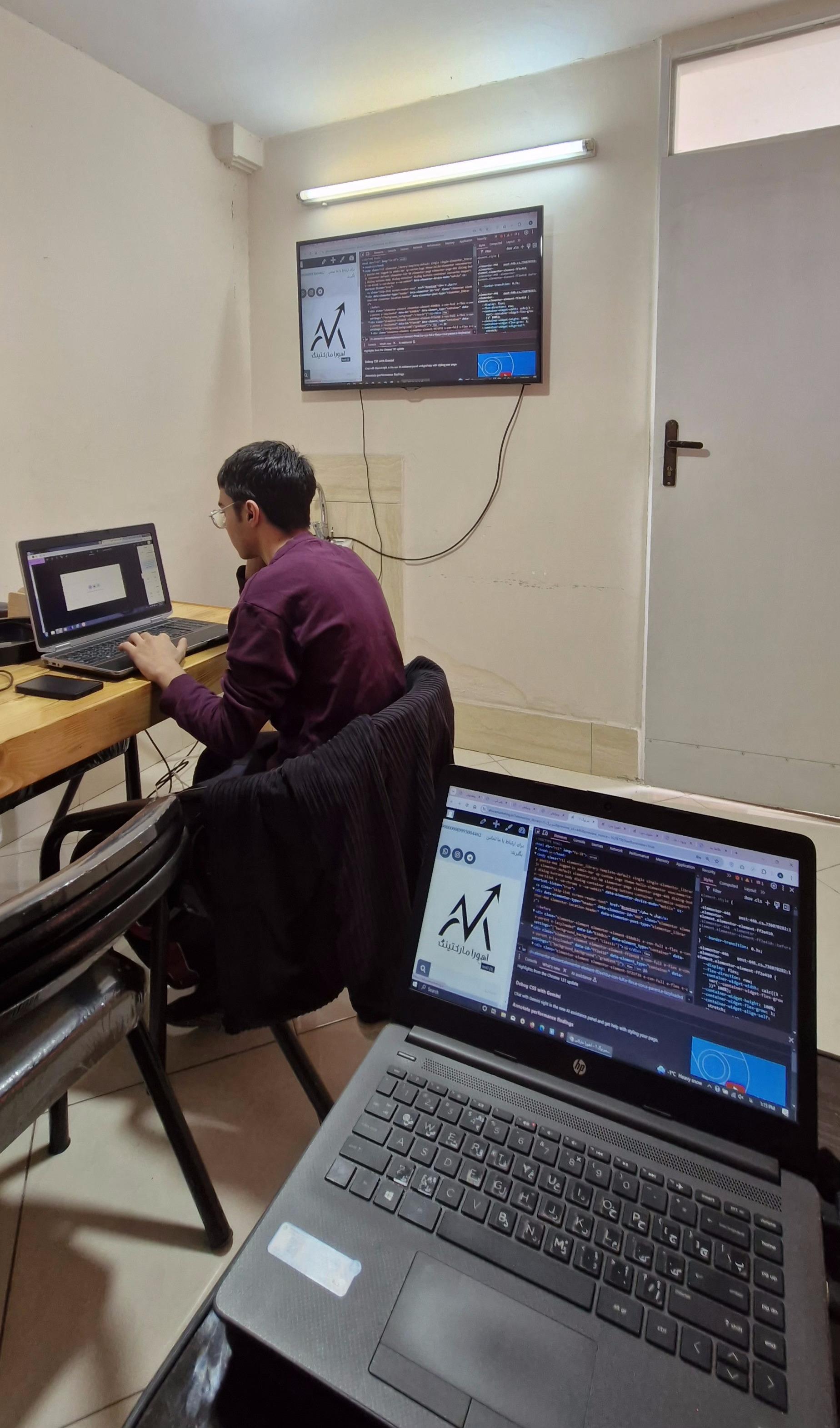 عکس آموزش طراحی سایت اهورا مارکتینگ 