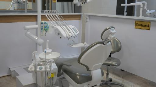 کلینیک دندانپزشکی آپامه