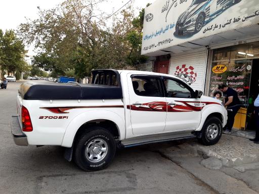 عکس خط کشی اتومبیل  استیکر شبرنگ هنرکده حسین زاده