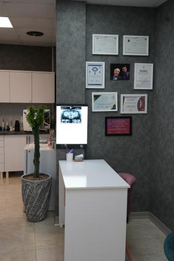 کلینیک دندانپزشکی آپامه