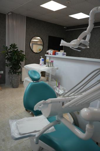 کلینیک دندانپزشکی آپامه