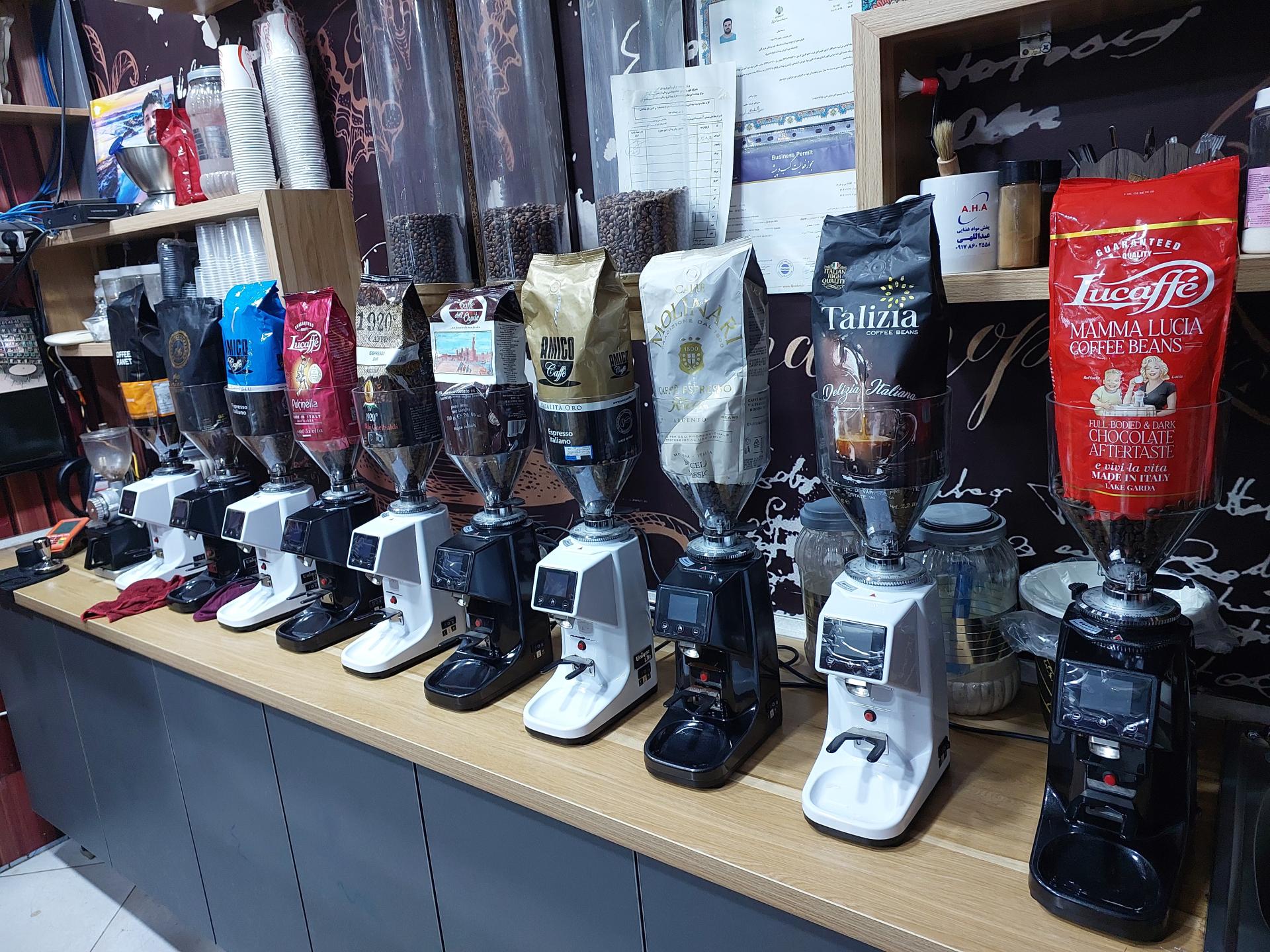 عکس قهوه فروشی برو بیا