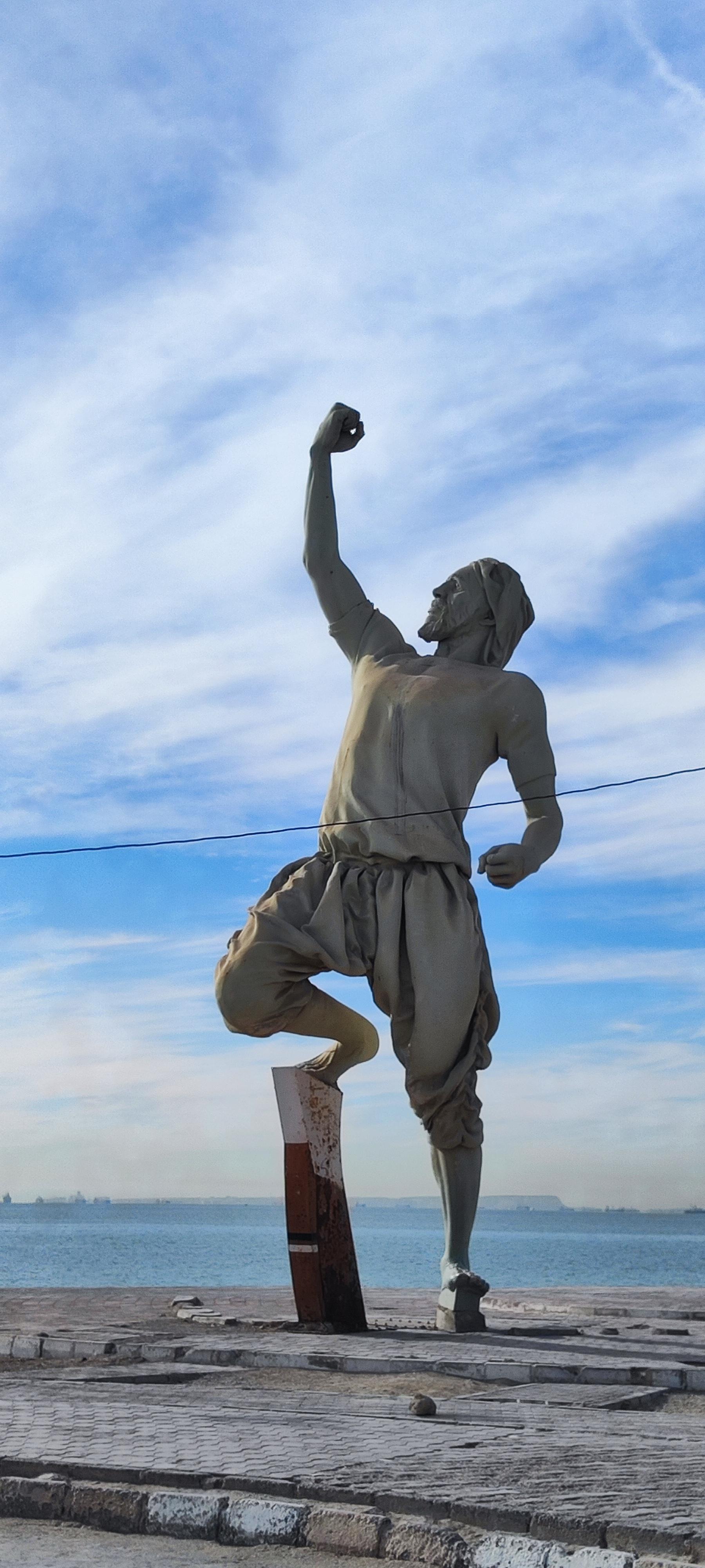 عکس مجسمه ناخدا جلال