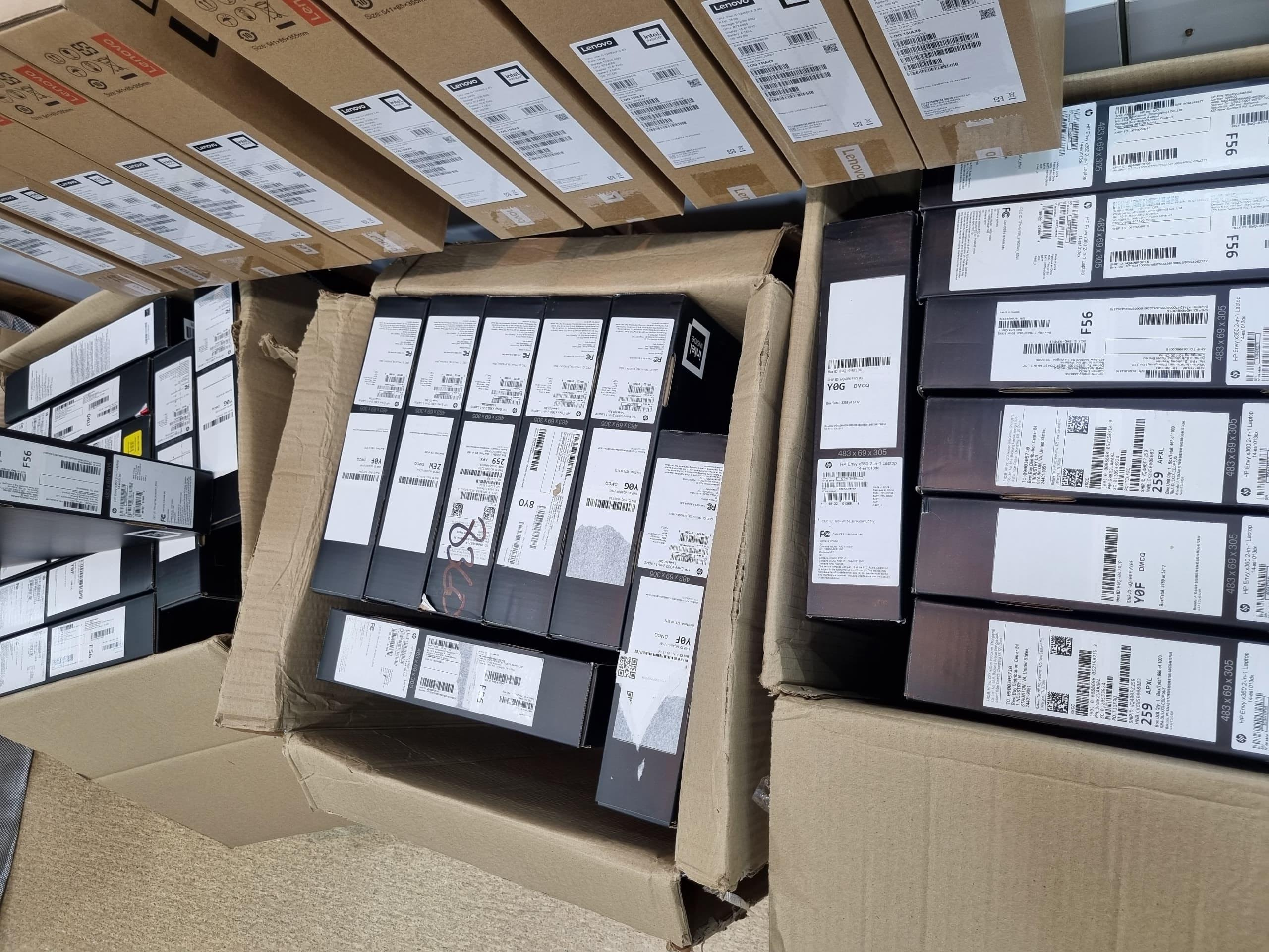 عکس فروشگاه کامپیوتری آرنا