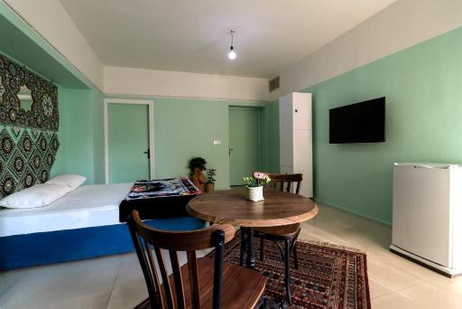 عکس مهمانپذیر ایوان