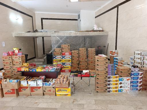 عکس پخش مواد غذای و تنقلات میلاد
