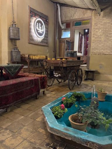 عکس عمارت قربا