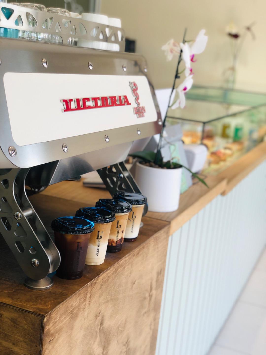 عکس بوتیک قنادی ال