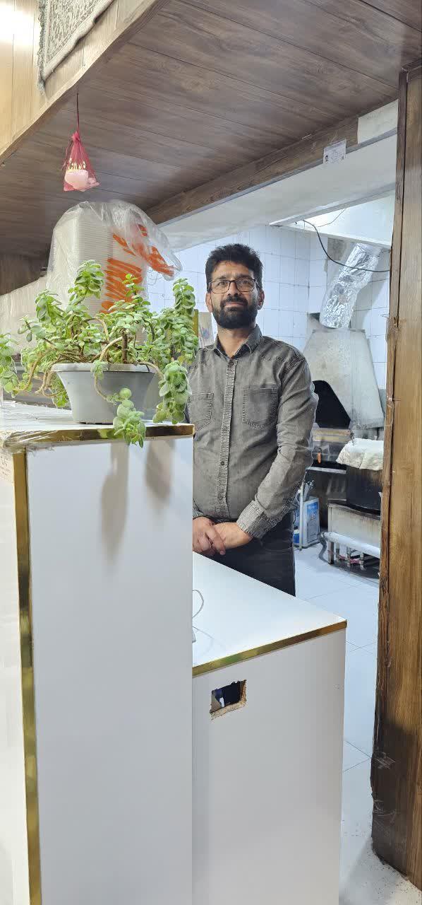 عکس غذای بیرون بر مولوی