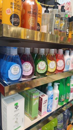 عکس فروشگاه آرایشی رومنس