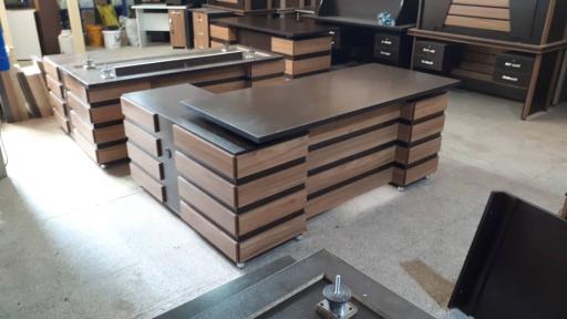 تولیدی میز و مبلمان اداری مهدوی