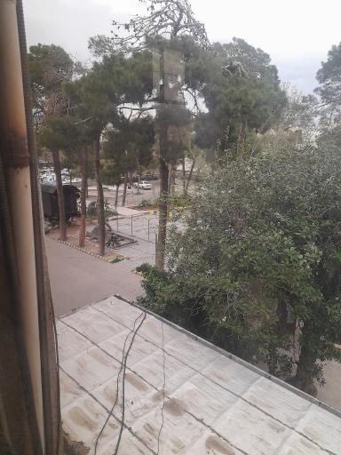 عکس  پارکینگ خصوصی راه آهن