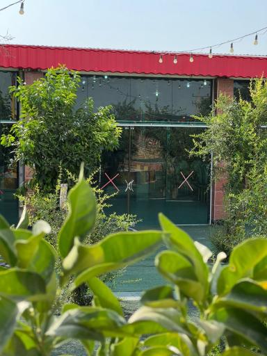 عکس باغ وتالار پذیرایی کریمی