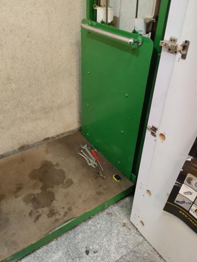 عکس تولیدی بالابر و آسانسور جعفری