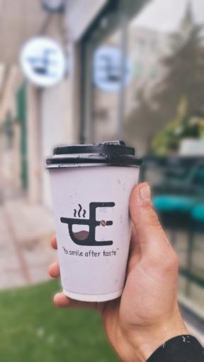 عکس کافه اسکوبار