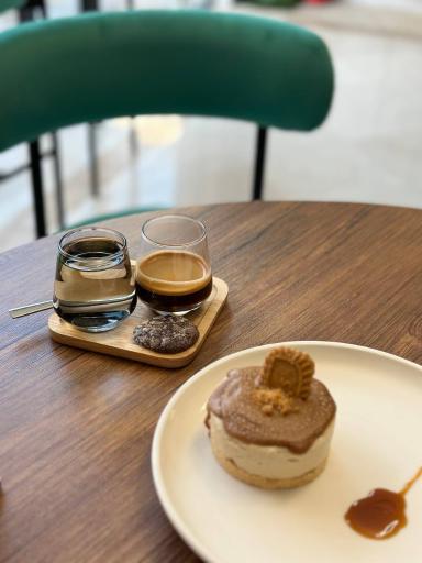 عکس کافه اسکوبار