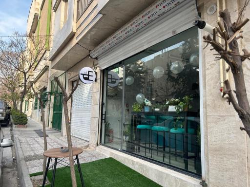 عکس کافه اسکوبار