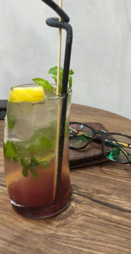 عکس کافه اسکوبار