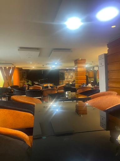 عکس کافه رستوران ژوبین