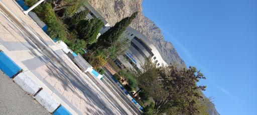 عکس دانشکده ادبیات و علوم انسانی دانشگاه رازی