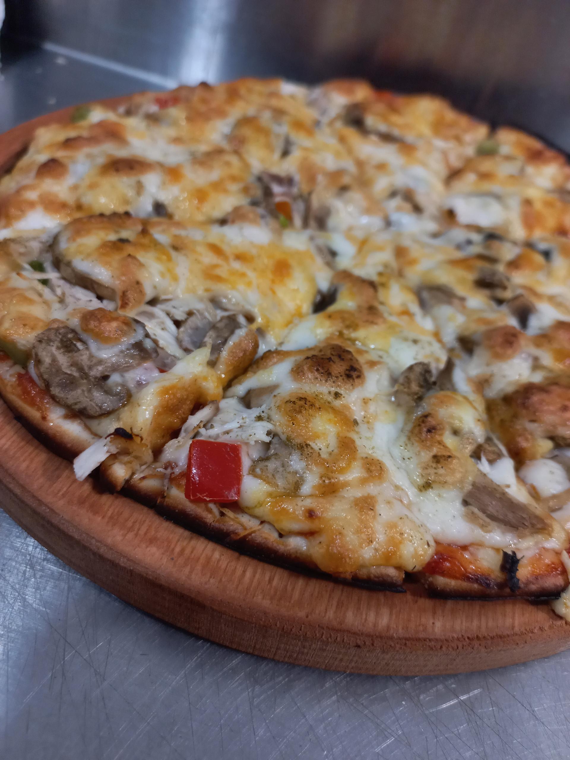 عکس پیتزا ساندویچ طلا