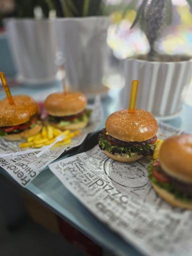 عکس ماکس‌ برگر