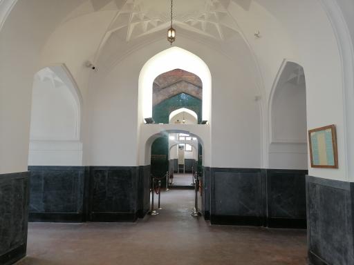 عکس مسجد هفتاد و دو تن