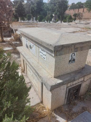 عکس مزار میرزاده عشقی